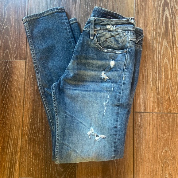 Vigoss distressed denim in Thompson Tomboy - Picture 2 of 6